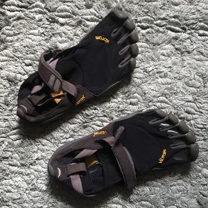 Vibram Men’s Five Fingers size 44 or 10.5 US